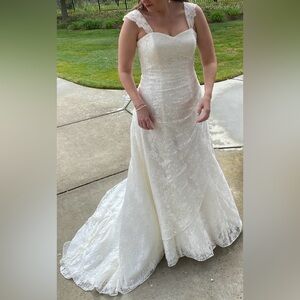 Elegant Lace Wedding Dress